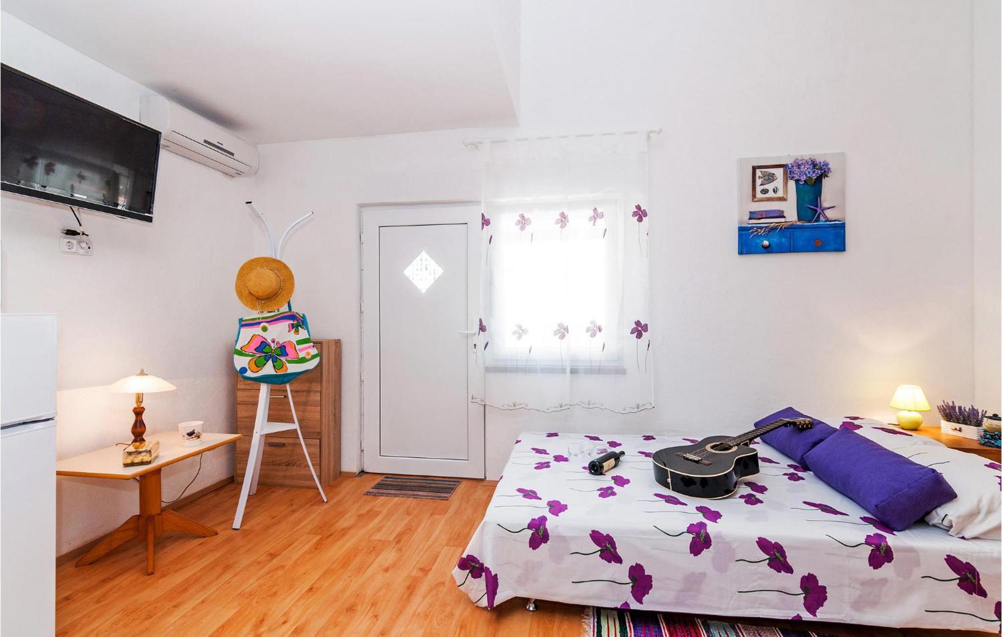 Nice Apartment In Vinjerac With Kitchen Exterior foto
